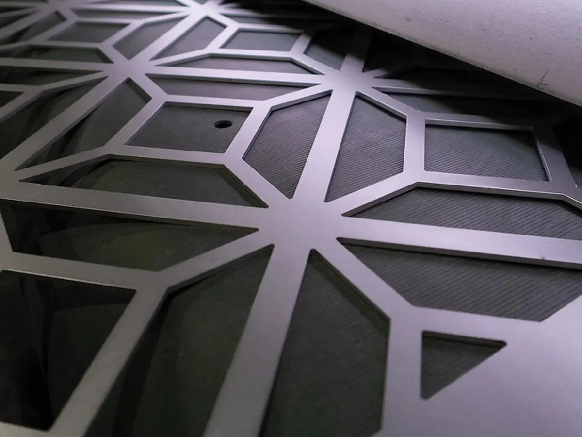 Edge rounding and deburring sample part